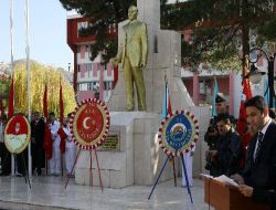 Atatürk, Ölümünün 71. Yıldönümünde Van'da Törenle Anıldı