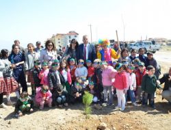 Denizli Belediyesi Öğrencilerle Binlerce Fidan Dikti