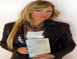 Müslüman Olan Romanyalı Şair Lidia Cherieliuc: Türkçe Muhteşem Bir Dil