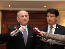 Güney Kore Büyükelçisi Kadir Topbaş'ı Ziyaret Etti