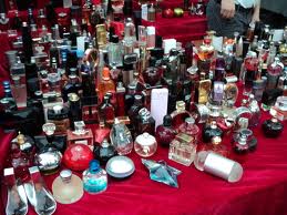 İzmir'de parfüm ve kozmetik eşya operasyonu