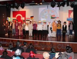 Öğrenciler, İngilizce Bilgilerini Velilerine Tiyatro İle Gösterdi