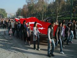 Selçuk Üniversitesi Öğrencileri 'ataya Saygı Yürüyüşü' Yaptı