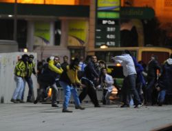 Aziz Yıldırım Tahliye Olmadı Adliye Önü Karıştı