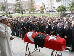 Bürosunda Öldürülen Avukatın Cenazesi Toprağa Verildi