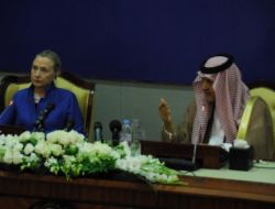 Clinton: İran’la Nükleer Müzakereler İstanbul’da Yapılacak