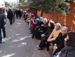 Ailelerin Kimi Kur'an Okudu Kimi Örgü Ördü