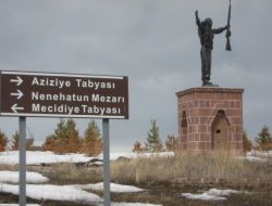 Hırsızlar Nene Hatun'un Kabri Başındaki Anıt Rölyefi Çaldı