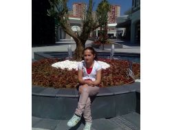 Genç Kız, Geri Gelen Otomobilin Altında Kalarak Can Verdi