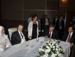 ARINÇ, NİKAH ŞAHİTLİĞİ YAPTI!