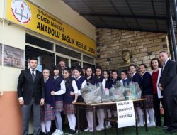 Öğrencilerden Fakir Aileye Bir Aylık Gıda Yardımı