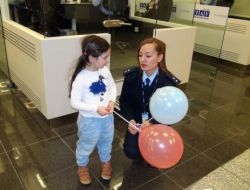 Havalimanında Çocuklara 'Balonlu' Sürpriz