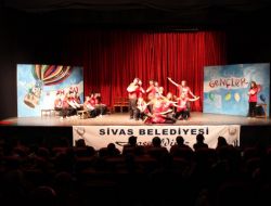 'Ah Şu Gençlik' İzleyiciyle Buluştu