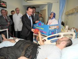 Hastalara Kitap Hediye Edildi