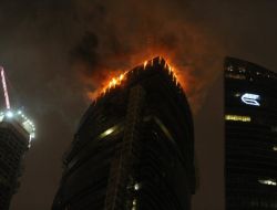 Rusya’nın En Büyük Ticaret Merkezi Moscow City Yanıyor (1)