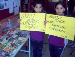 İlköğretim Okulu Öğrencileri Lösemili Çocuklar İçin Süs Eşyası Sattı