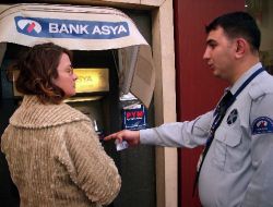 Güvenlik Görevlisinin Atm Uyarısı Vatandaşa Zaman Kazandırıyor