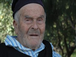 97 Yaşındaki Avodis Demirci, Kendisini Musa Dağı'nın Rüzgârının Ayakta Tuttuğuna İnanıyor