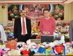Depremzede Kardeşlerine 11 Bin Oyuncak Yaptılar