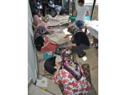 Okul İhtiyaçları İçin Kermes Düzenlediler
