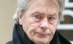 Alain Delon hastaneye kaldırıldı!