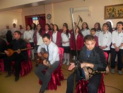 Öğrenciler Huzurevi Sakinlerine Konser Verdi