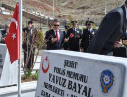 Şehitler Kabirleri Başında Anıldı