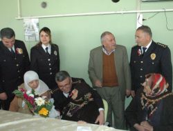 102 Yaşındaki Emine Nine Polise Uzun Hava Çekti