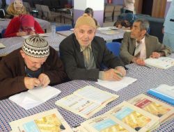 Yaşlılar Okuma Yazmanın Yaşı Olmadığını Gösteriyor