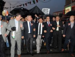 Chp'den Bu Kez Karşıyaka'da Meşaleli Protesto