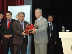 ARINÇ, DEMİREL’E YÜKLENDİ!