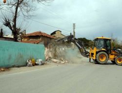 Balıkesir Belediyesi Yol Genişletme Çalışmalarını Sürdürüyor