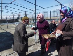 KURSİYERLER YAŞLILARI UNUTMADI