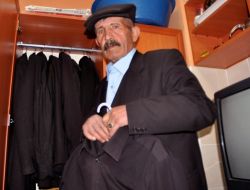 32 Yıllık Siyah Gömleği Maviye Döndü
