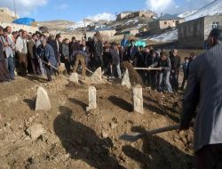 Başkale'deki Silahlı Kavgada Ölen 4 Kişi Toprağa Verildi