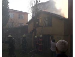 Gecekonduyu 'Güneş' Yaktı