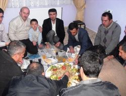 Sabri Cemil Arıak Kültür Merkezi, Öğrenci Velileri Ve Esnafa Yemek Verdi