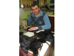 Geçim Derdine Düşen Terzi Saç Dikmeye Başladı