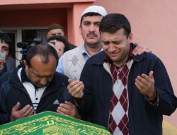 Çaycuma'da Minibüste Ölen Kadın Toprağa Verildi