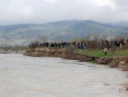 Balık Adamlar Çivileme Metodu İle Arama Yapıyor