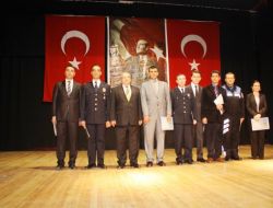 Polisin İşaret Dilli Tiyatro Oyunu Beğenildi