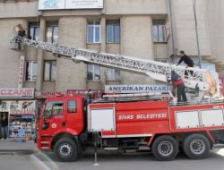 Sivas'ta Şiddetli Rüzgardan Çatılar Uçtu