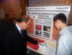 İlköğretim Öğrencileri, Bilimsel Projelerini Sergiliyor