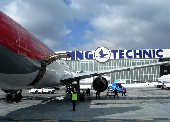 Kargo uçağı acil iniş yaptı!