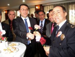 Palandöken Kaymakamı Polisler İçin Pasta Kesti