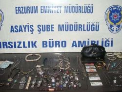 Çaldıkları Altınları Bozdurmak İsteyince Yakayı Ele Verdi