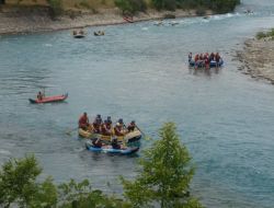 İranlılardan Umduğunu Bulamayan Raftingciler Avrupalı Turistlerle Umutlandı