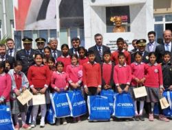 Aydın'da Polis 600 Öğrenciyi Giydirdi