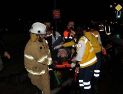 İZMİR'DE KAZA: 11 YARALI