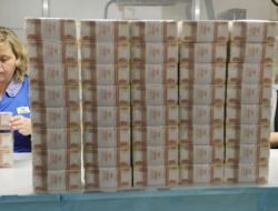 “RUSYA, G-8’DE EN AZ BORCU OLAN ÜLKE”